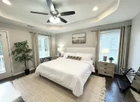 Cozy Home in Central Atlanta w King Bed. Sleeps 8! Free Parking! Free Wi-Fi!! โรงแรมใน