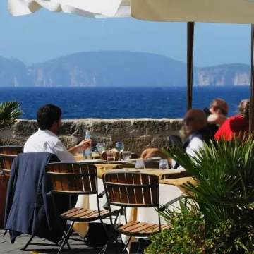 100 meter from the sea, nice apartment in centre of Alghero with terrace