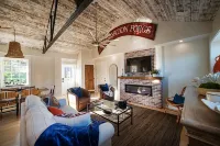 Upscale Downtown Suite in Lewes Hotels in Lewes