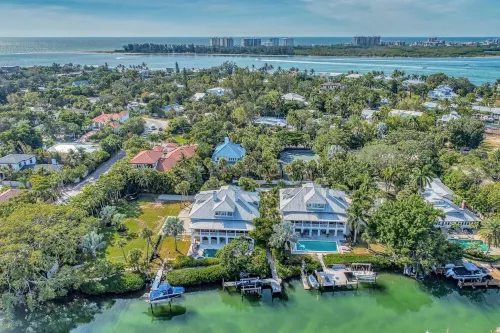 Your Personal Resort-7Br-12 Beds, Pool, Bocce Ball, Boating & so Much More!