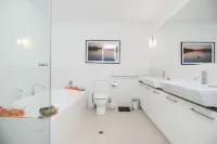 Romantic Getaway for two in the hub of Victor Harbor
