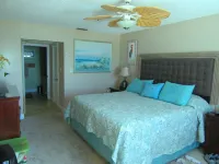 #304 Sea Breeze Welcoming Condo.,  Steps to White Sandy Beach and Gulf