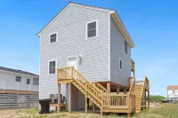 Gorgeous, Ocean View, 3 bedroom, 2 bathroom home in the heart of Kitty Hawk!