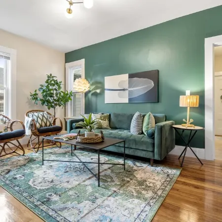 Garden Getaway 2BR Minutes to Salem, Beach, and train to Boston! Отели в г. Беверли
