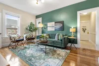 Garden Getaway 2BR Minutes to Salem, Beach, and train to Boston!