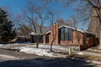 Stellar Sandy Getaway - New Remodel - Big Groups! Hotels near Le Jardin