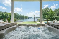 6BR Luxe Lakefront Home, Private Pool, Hot Tub, Boat Dock, Putting Green, Views