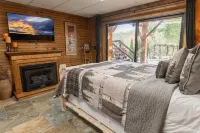 Fainting Goats Epic Views- Luxe Mountaintop Cabin Near Asheville, NC - 4-Star