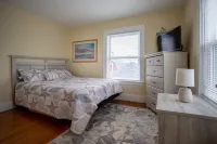 Location Value! Steps to Beach Perfect for Summer Trip - Renovated 4-5BR Retreat - 발코니