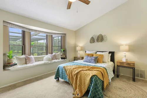 Siesta Key Serenity: Home with Heated Pool, Pond View Oasis in Heart of Sarasota