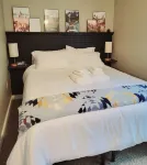 NEW!! Sleeps 4 with Hotel style check-out on 12 acres