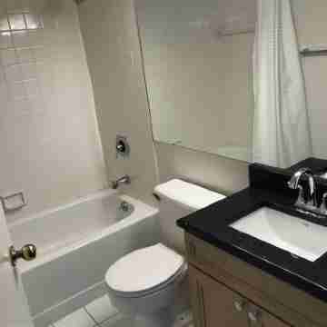 Montauk Manor -1 BR 925 sq. ft. loft in resort overlooking Block Island Sound Rooms