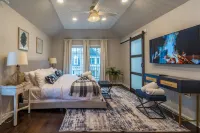 Luxury Beachside Vacation Getaway-OceanView, King beds, Steps to beach, Casino Các khách sạn ở 