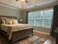 Peaceful House - 4 BR, Large Patio