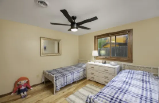 Lakefront Northwoods Winter/Summer Wonderland Updated 3 Bedroom House Sleeps 8 艾昂縣住宿飯店