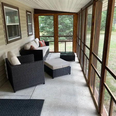Remodeled Cottage close to ATV/Snowmobile Trails, and Ausable River