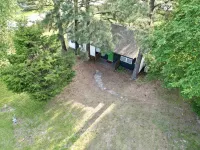 2 Queen Beds, Bunk, sleeps 7 on .5 acre. Great access to all NWA activities
