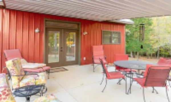 Red Cabin on Kentucky Lake.  Peaceful and pet friendly with a partial lake view.