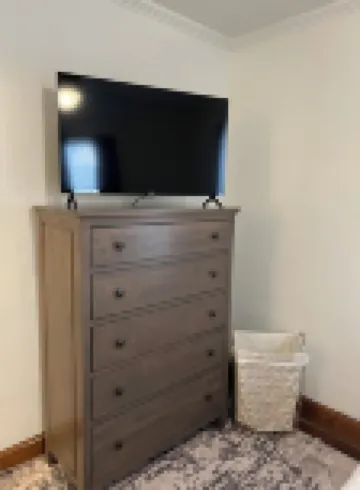 That's Amore! - Cozy 2-bedroom apartment in charming Steubenville with WiFi, AC Hotels in Steubenville