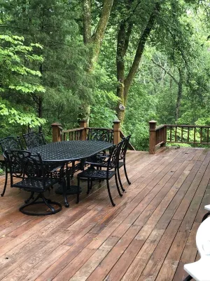 Bourbon Estate Trail Sleeps 12, 6 BRs, 47AC of Waterfalls, Meadows and Creek Hotels near Chuckleberry Farm & Winery