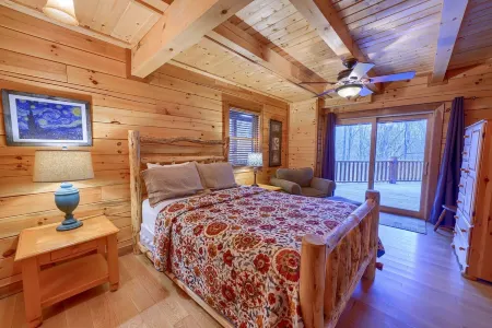 Gorgeous Starry Knight Lodge next to the Hocking Hills State Forest; Sleeps 12
