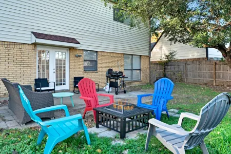 5BR 2.5BA Newly upgraded house sleeps 16 Отели рядом с достопримечательностью «Stay N' Play»