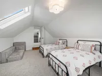 Charming 3 bdrm wine country "farmhouse Newly remodeled in downtown Carlton Hotels in Carlton