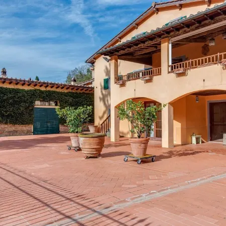 Villa with air conditioning, heated pool, sauna, garden, in the Chianti area
