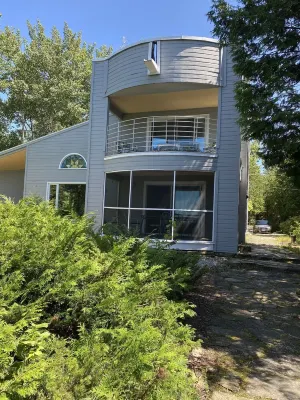 Gray Gull Cottage-Waterfront Home - 3-Star