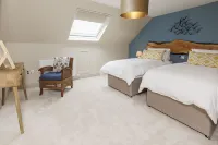 Park Suite 1 - up to four guests, adjacent to Park Suite 2