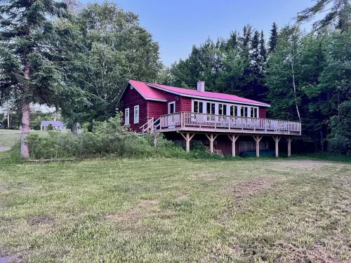 Cozy Lakeside Duplex Cabin on Moosehead, 10-min walk to Downtown Greenville