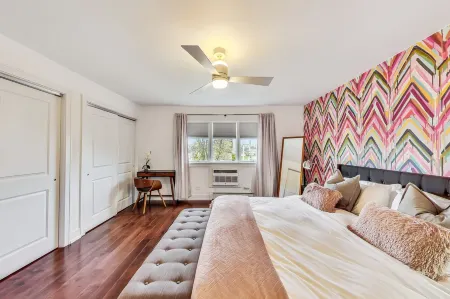 Oakton St. Inn, Evanston near Northwestern, Loyola and Chicago Отели в г. Эванстон