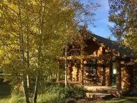 “Deer” Log Cabin with 2Q Log Beds, Bath and Kitchenette