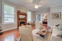 Beautiful 2bedroom cottage with full kitchen, dining area, laundry, 3 TVs, a/c