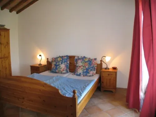 Holiday house for 2 pesons on small Estate with pool, near hot springs
