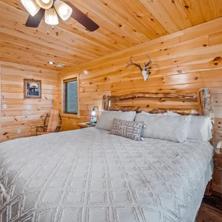 Stunning Views,Hot Tub, Game Room,Zero Stair Entry