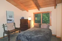 PERFECT ESCAPE For Total Privacy, Rustic Modern Cabin, 15 Pvt. Ac, WiFi, Heat/AC