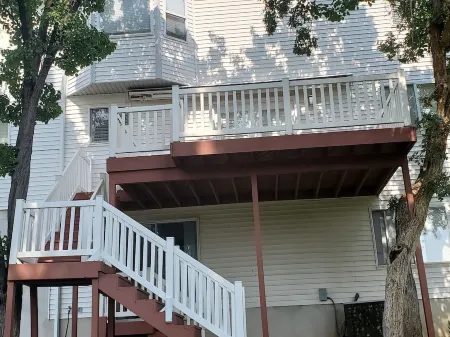 Recharge in quiet mountain neighborhood! Great 180 views! Nearby hiking &skiing!