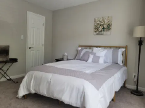 Cozy Spot close to Uptown QC!