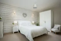 Cosy cottage with delightful private garden and summerhouse.