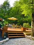Beautiful property with hot spa and private swimming pool. Has king bed & more. Hotels near Converse Factory Store