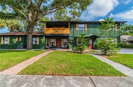 Up to 10 guests - Just min to Clearwater Beach & Indian Rocks Beach