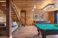 Peaceful 5-bedroom cabin with hot tub and views