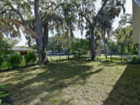 Historic 1930s Cottage + Heated Pool + 12mi to Beaches & 1 mi to Downtown Hoteles en Palmetto