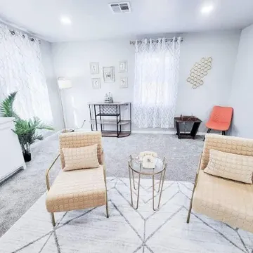 Hot Tub- Rose District-Walk to Shopping & Dining