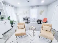 Hot Tub- Rose District-Walk to Shopping & Dining