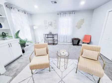 Hot Tub- Rose District-Walk to Shopping & Dining