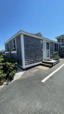 Beautiful Freestanding Cottage on the Beach. Privacy and Beautiful Sunsets.