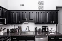 Gorgeous,  2- bedroom apartment walking distance to GWB! Hotels in Fort Lee