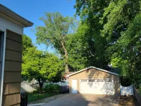 Charming home, quiet neighborhood< 2mi to Shattuck, game room, deck Hotels in Faribault